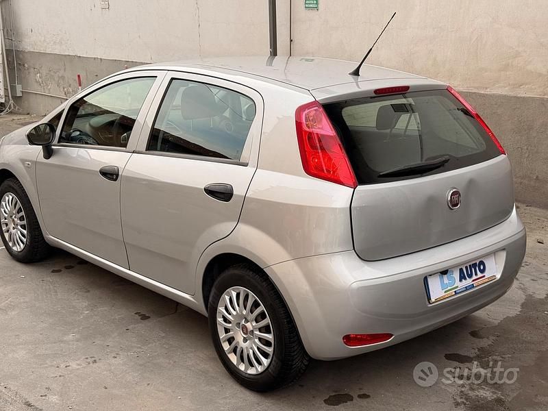 Usata Fiat Punto Street 77 CV (56 kW) 2017 Grigio Utilitaria