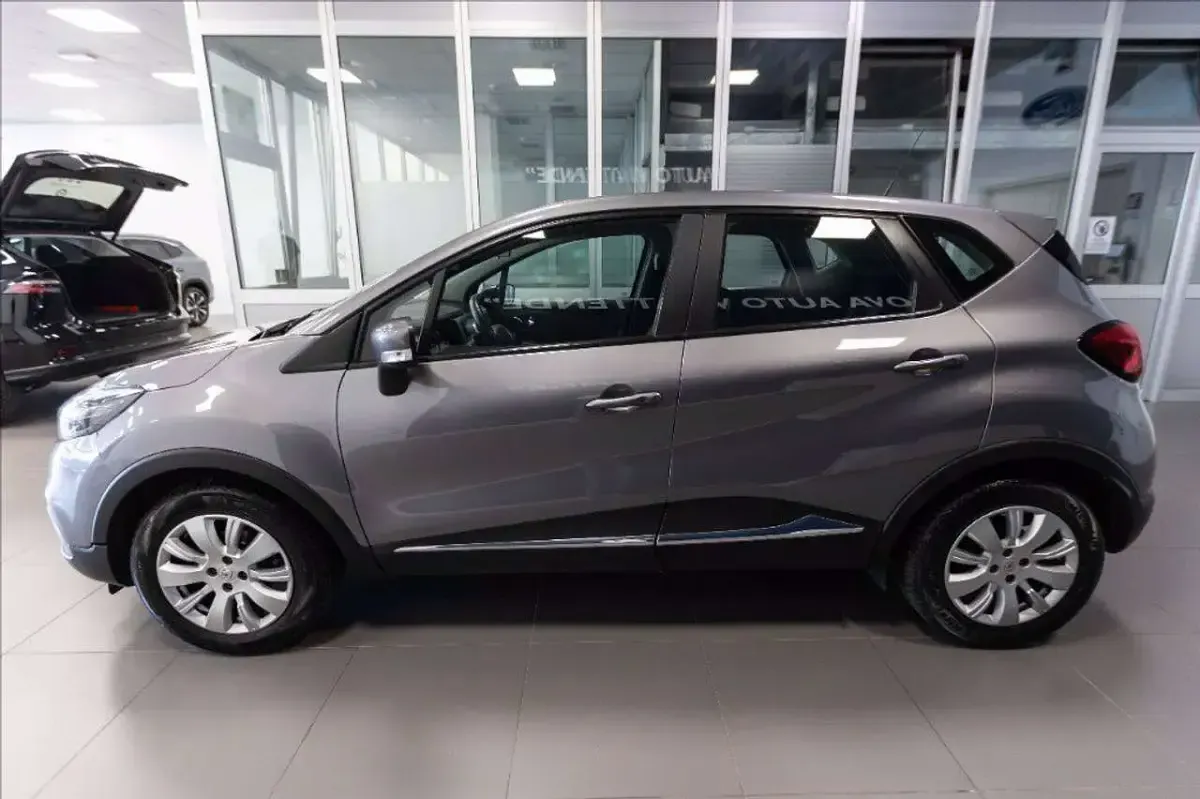 Usata Renault Captur 90 CV (66 kW) 2014 Grigio metallizzato SUV