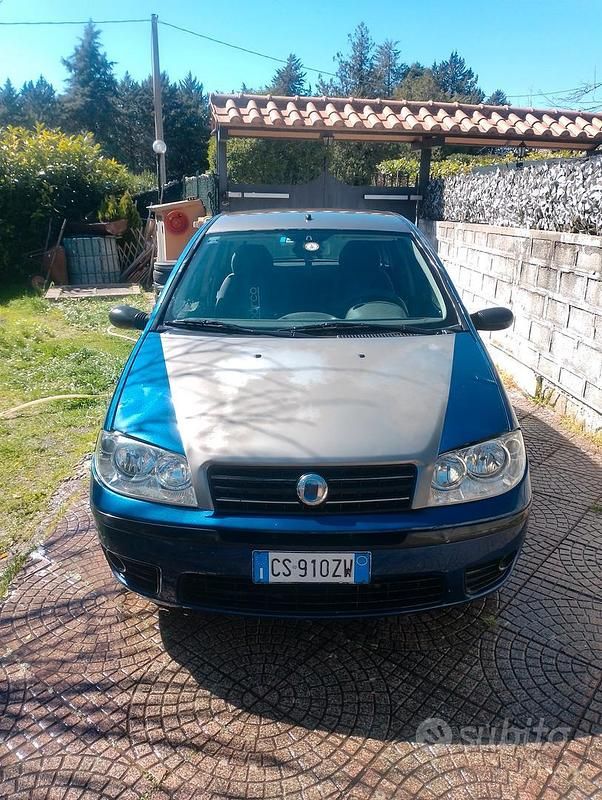 Käytetty Fiat Punto 69 HP (50 kW) 2009 Sininen Viistoperä