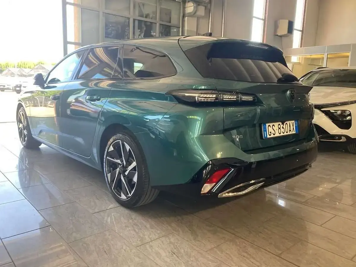 Usata Peugeot 308 Allure 131 CV (96 kW) 2024 Verde Station wagon