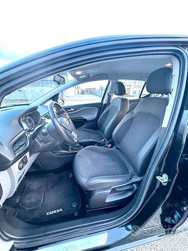 Usata Opel Corsa Cosmo 69 CV (50 kW) 2018 Nero Utilitaria