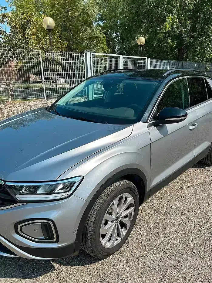 Usata VW T-Roc R-line 116 CV (85 kW) 2025 Grigio SUV