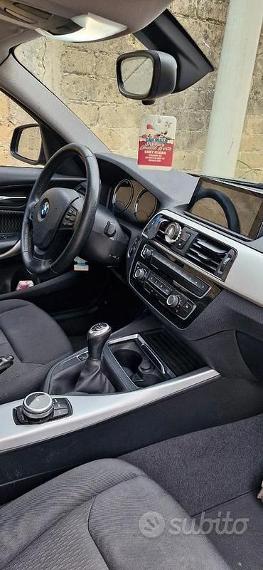 Begagnad BMW 118 M Performance 136 HK (100 kW) 2018 Svart Halvkombi