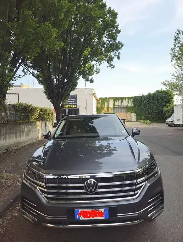 Usata VW Touareg Elegance 286 CV (210 kW) 2021 Grigio SUV