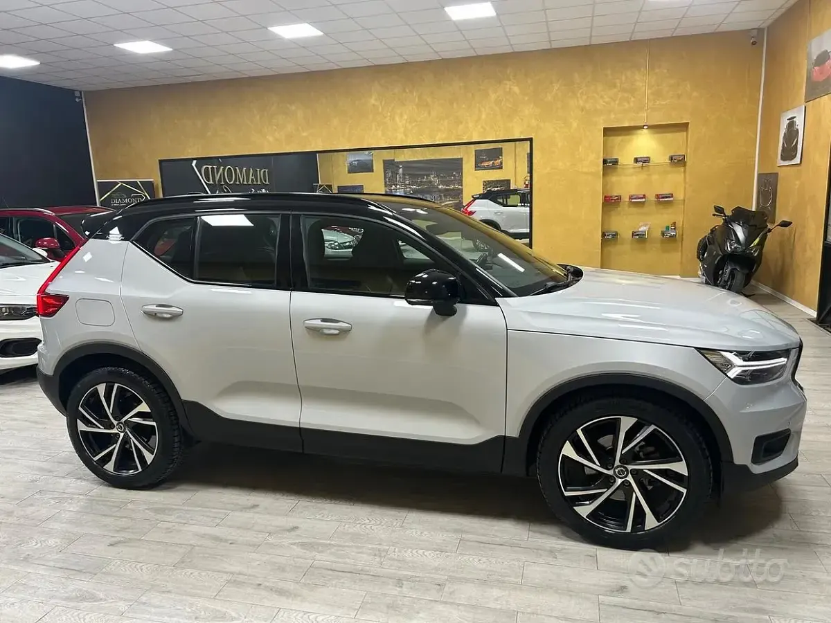 Usata Volvo XC40 R-Design 150 CV (110 kW) 2019 Grigio SUV