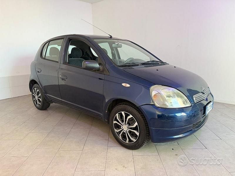 Usata Toyota Yaris Sol 68 CV (50 kW) 2002 Blu Berlina