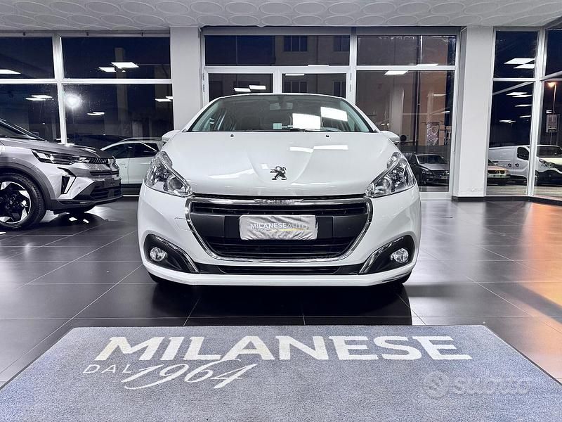 Bianco Usata 2017 Peugeot 208 Allure Due volumi | 8800 € (Buon prezzo) - Immagine 1/4