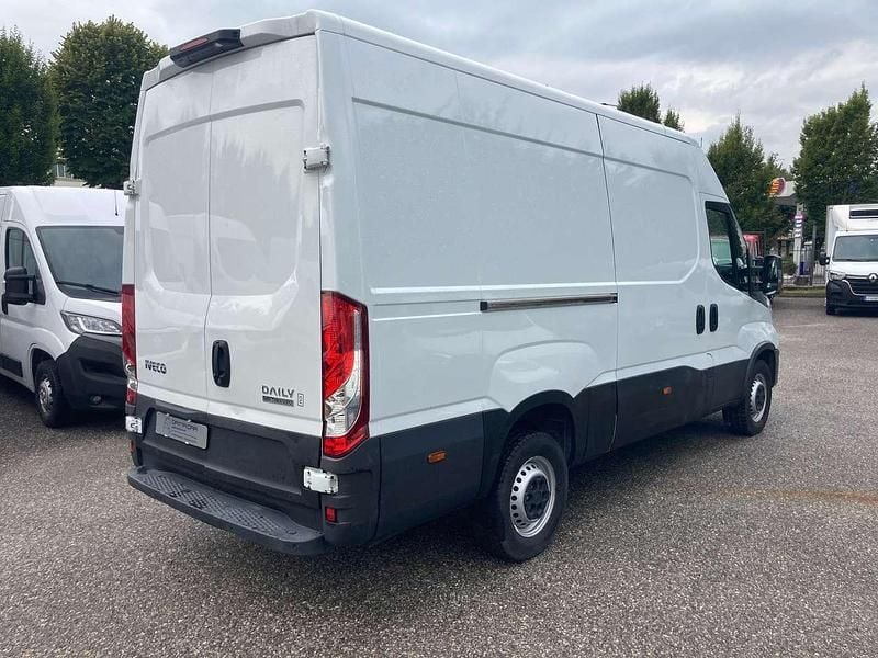 Usata Iveco Daily 136 CV (100 kW) 2020 Bianco Furgone