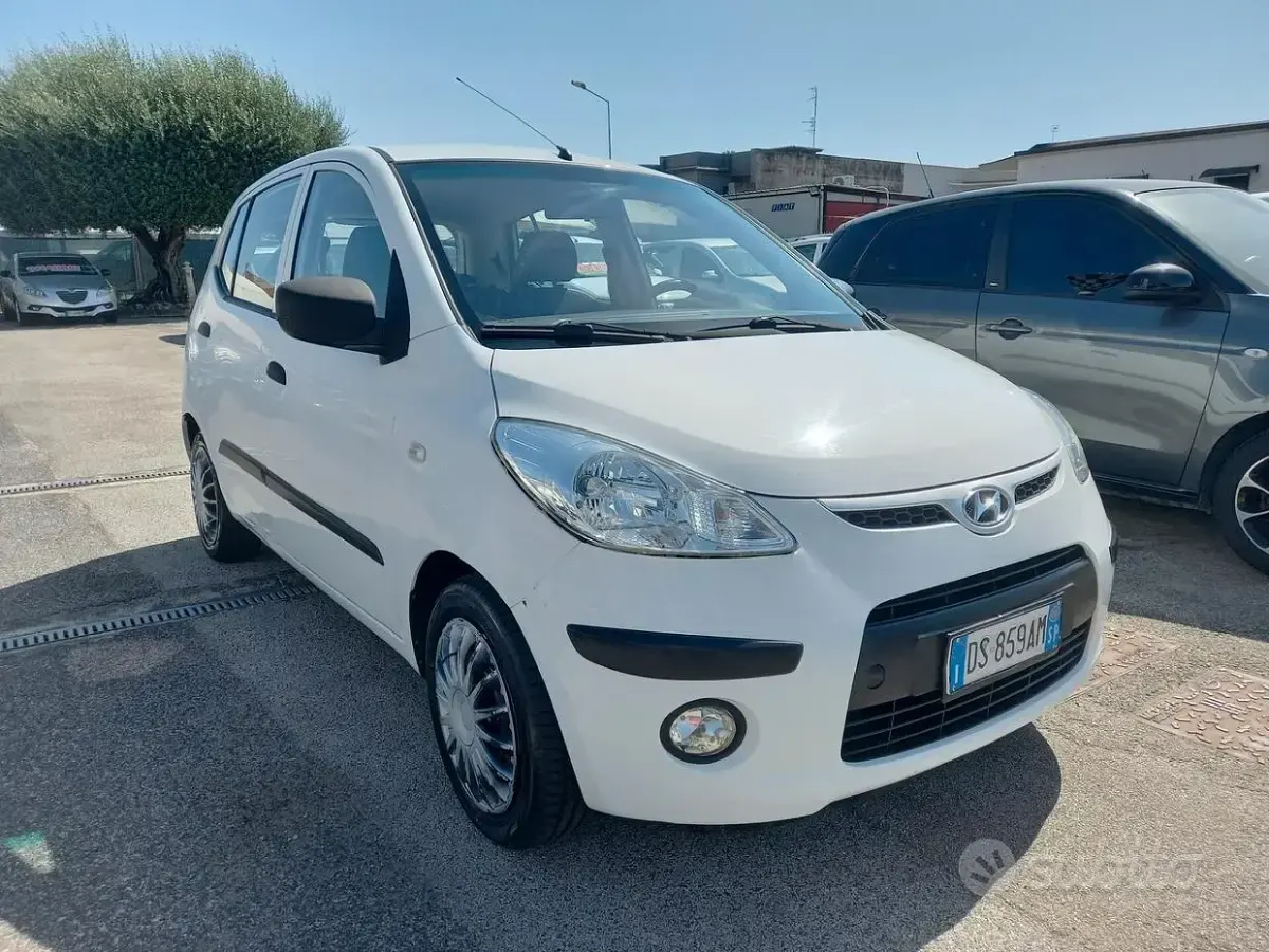 Usata Hyundai i10 Dynamiq 66 CV (48 kW) 2009 Bianco Utilitaria