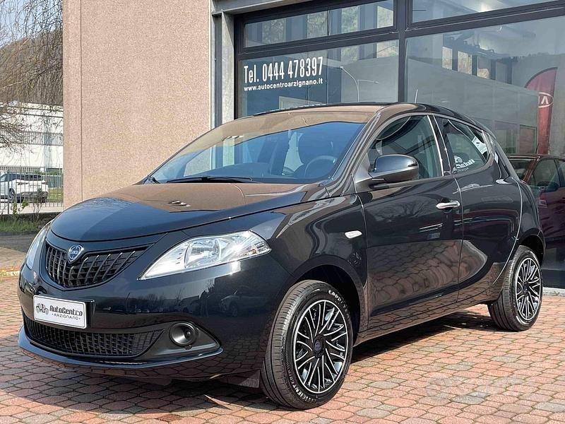 Nero Usata 2024 Lancia Ypsilon S Due volumi | 15.900 € (Cara) - Immagine 1/4