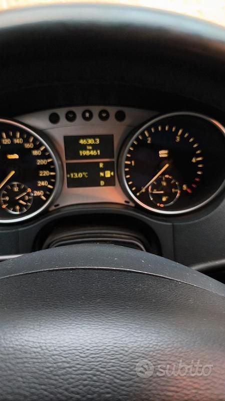 Käytetty Mercedes ML320 224 HP (164 kW) 2007 Musta Katumaasturi