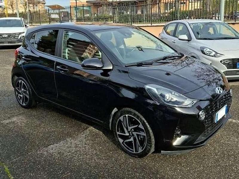 Usata Hyundai i10 Prime 67 CV (49 kW) 2020 Phantom black Utilitaria
