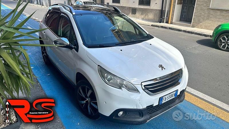 Usata Peugeot 2008 Allure 100 CV (73 kW) 2015 Bianco SUV