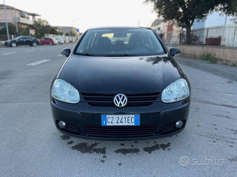 Usato 2006 VW Golf V 1.6 Benzin 103 CV (3.500 €)