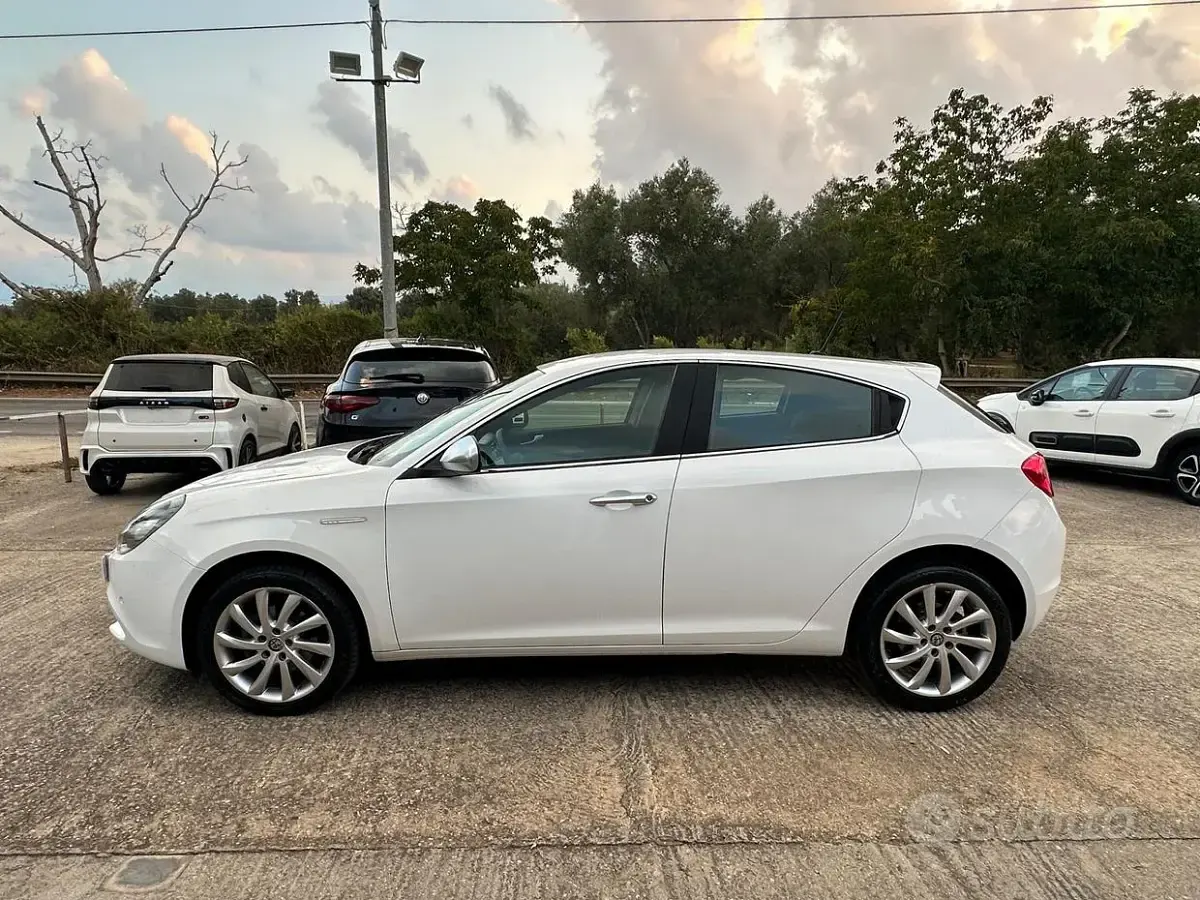 Usata Alfa Romeo Giulietta 120 CV (88 kW) 2020 Bianco Utilitaria
