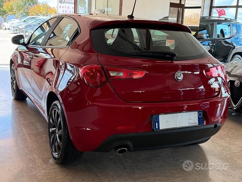 Gebraucht Alfa Romeo Giulietta Ti 120 PS (88 kW) 2018 Rot Kleinwagen