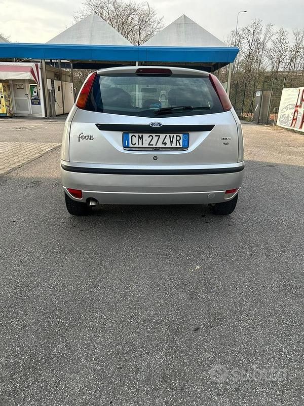 Usata Ford Focus 2004 Grigio Utilitaria