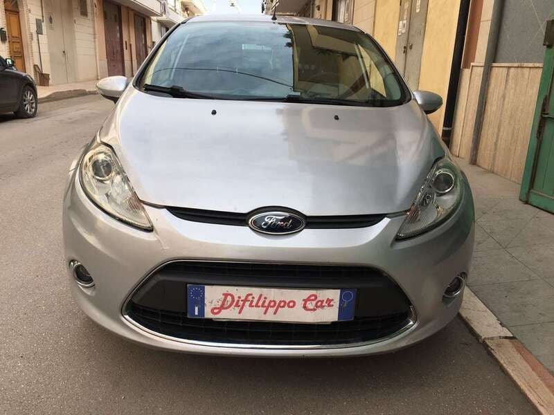 Usata Ford Fiesta Titanium 68 CV (50 kW) 2009 Grigio Utilitaria