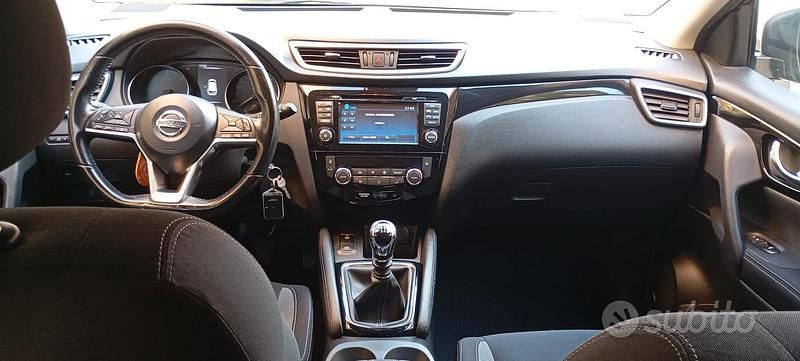 Usata Nissan Qashqai N-Connecta 110 CV (80 kW) 2017 Marrone SUV