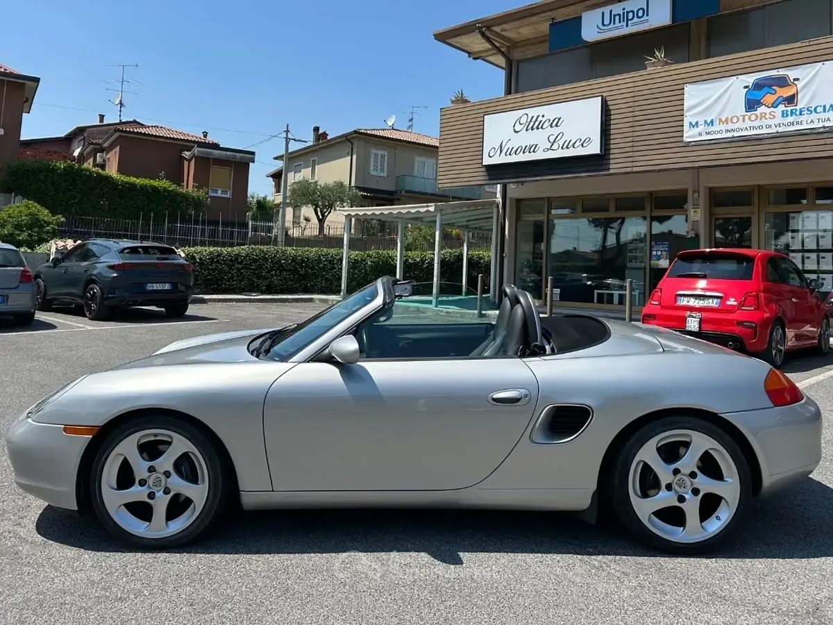 Usata Porsche Boxster 220 CV (161 kW) 2001 Argento Cabrio