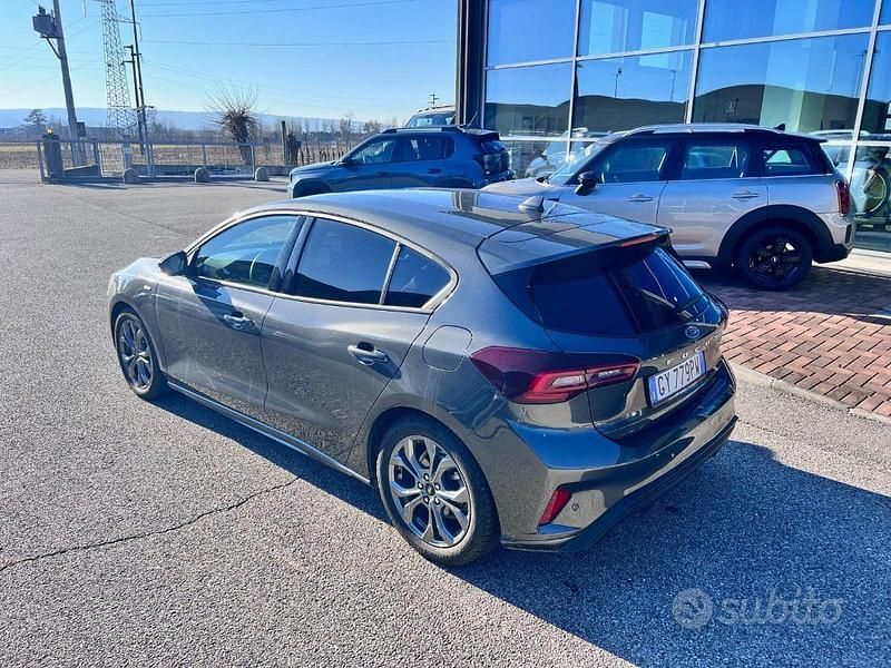 Usata Ford Focus ST 125 CV (91 kW) 2025 Grigio Berlina