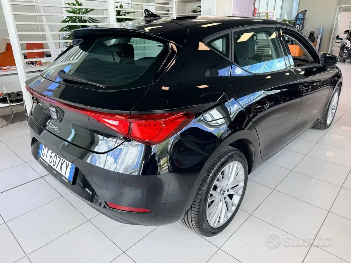 Usata Seat Leon Style 150 CV (110 kW) 2025 Nero Berlina