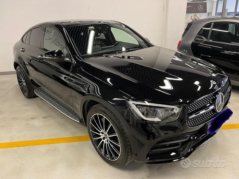 Usata Mercedes GLC300 285 CV (209 kW) 2019 Nero Coupé