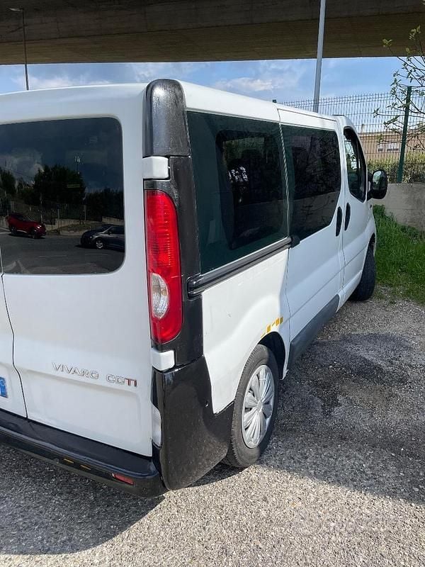 Usata Opel Vivaro 140 CV (102 kW) 2010 Bianco Monovolume