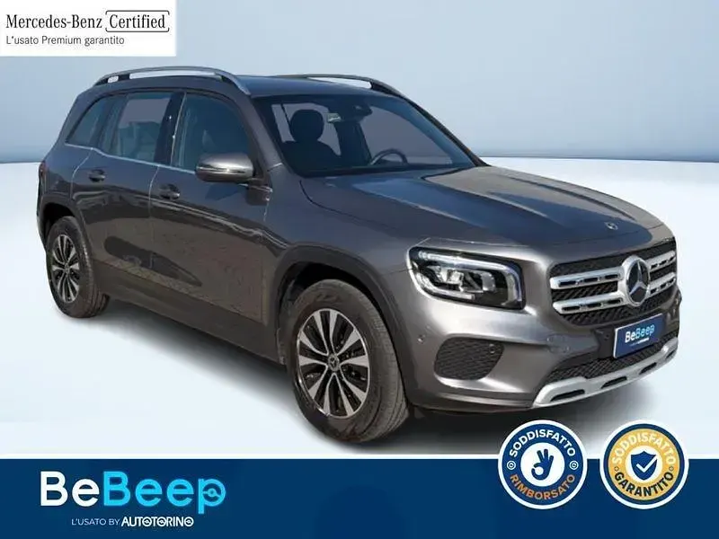 Usata Mercedes GLB200 150 CV (110 kW) 2023 Grigio metallizzato SUV