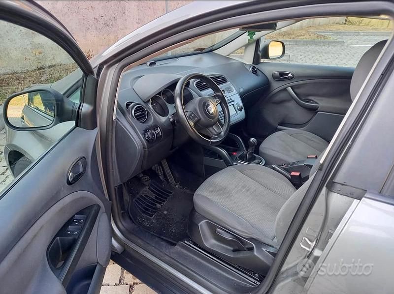 Usata Seat Altea XL 105 CV (77 kW) 2008 Grigio Monovolume