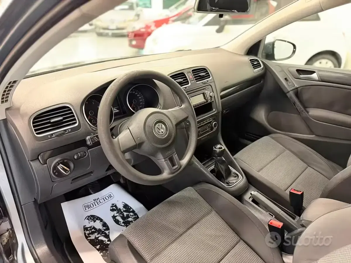 Usata VW Golf VI Comfortline 102 CV (75 kW) 2008 Grigio Utilitaria