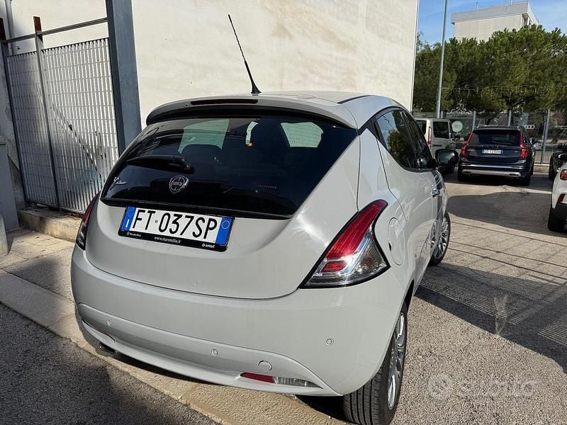 Usata Lancia Ypsilon Platinum 69 CV (50 kW) 2018 Grigio Utilitaria