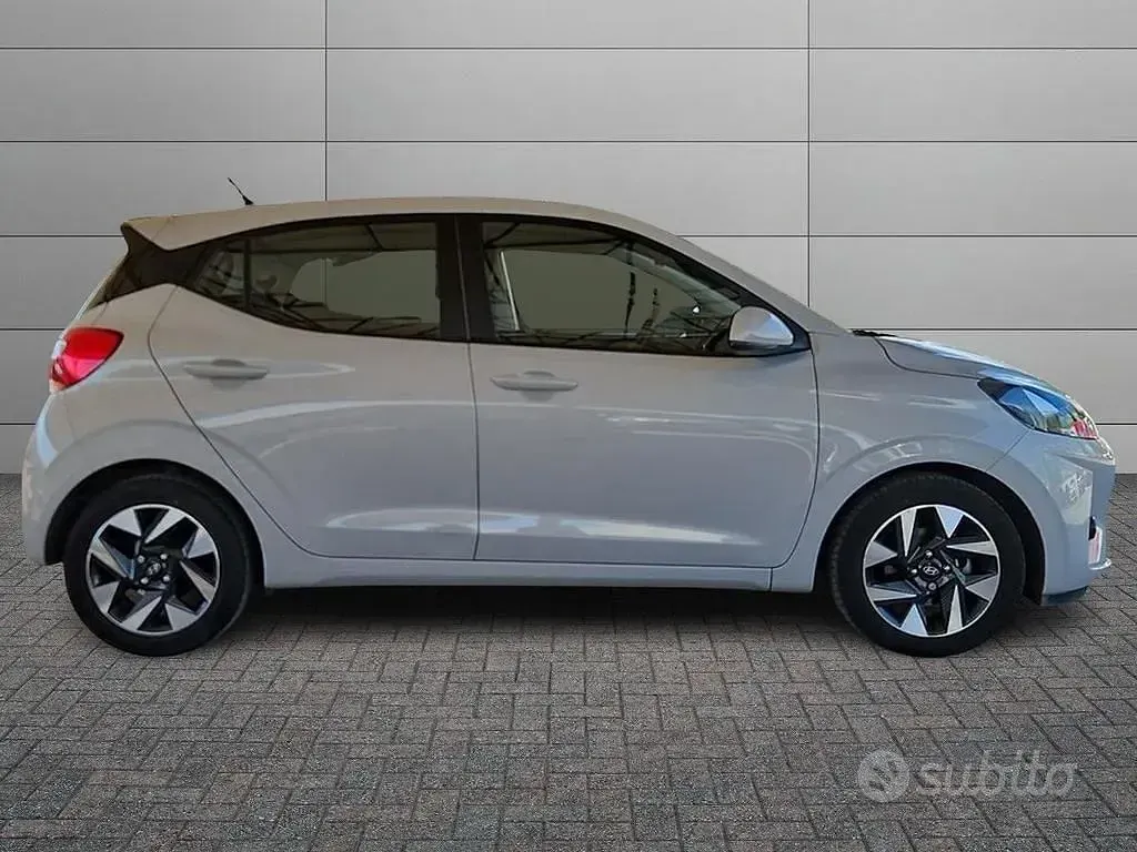 Usata Hyundai i10 67 CV (49 kW) 2023 Bianco Utilitaria