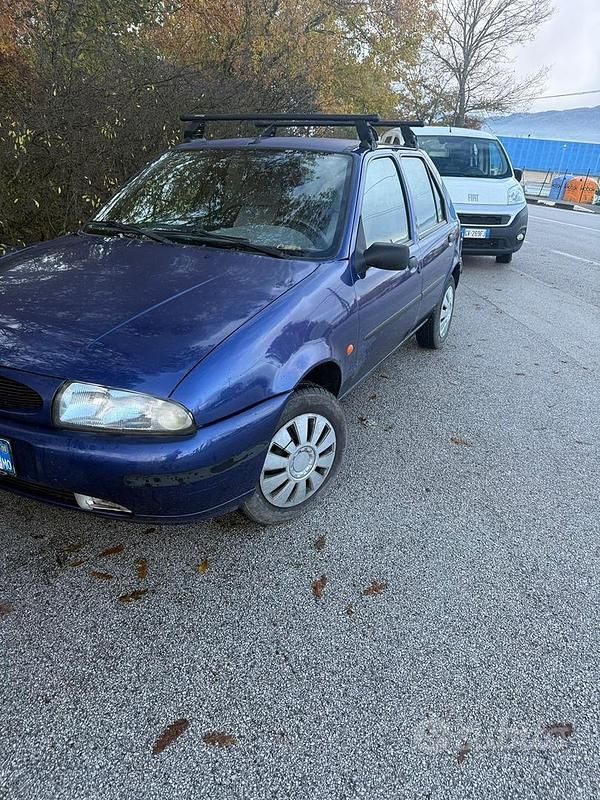 Usata Ford Fiesta 75 CV (55 kW) 2000 Blu Utilitaria