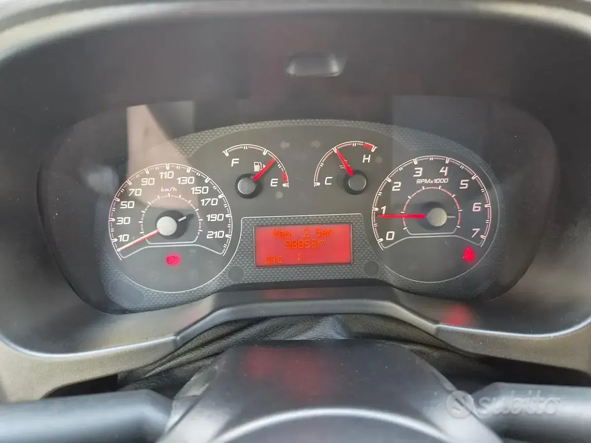 Usata Fiat Qubo Trekking 80 CV (58 kW) 2019 Grigio Monovolume