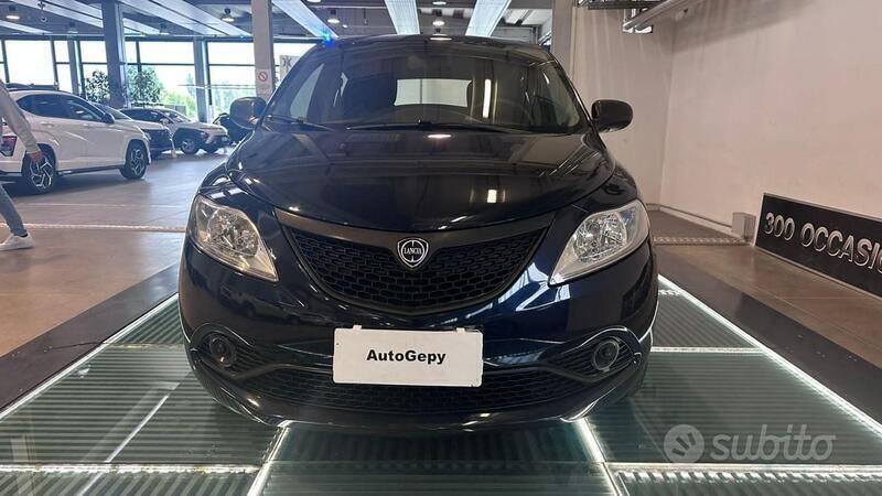 Usata Lancia Ypsilon 69 CV (50 kW) 2018 Blu Utilitaria