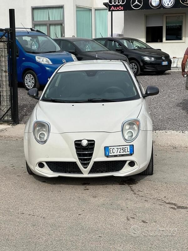 Bianco Usata 2010 Alfa Romeo MiTo Progression Due volumi | 5200 € (Cara) - Immagine 1/4
