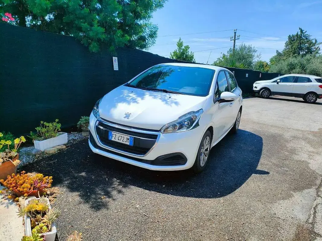Usata Peugeot 208 102 CV (75 kW) 2019 Bianco Utilitaria