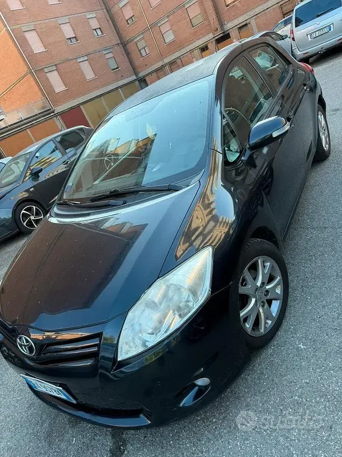 Usata Toyota Auris 90 CV (66 kW) 2011 Nero Utilitaria