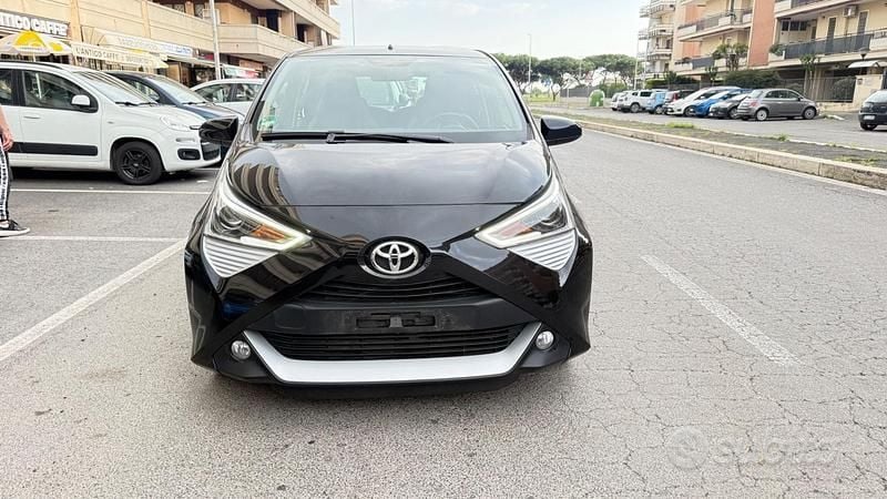 Usata Toyota Aygo Connect Style 72 CV (52 kW) 2021 Nero Utilitaria