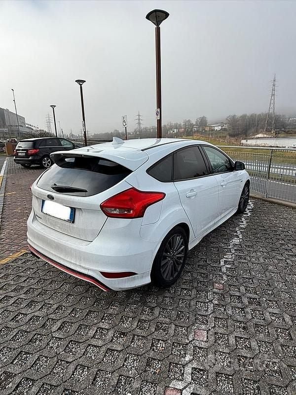 Usata Ford Focus ST-Line 120 CV (88 kW) 2018 Bianco Berlina