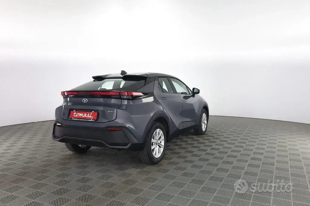 Nuova Toyota C-HR Active 140 CV (102 kW) 2025 Ash grey SUV