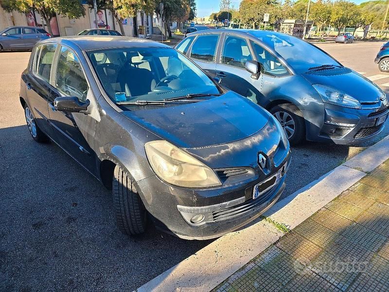 Usata Renault Clio II 85 CV (62 kW) 2005 Nero Berlina