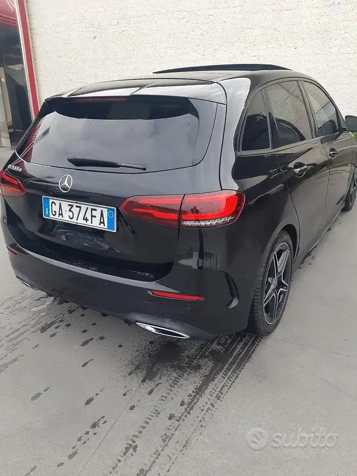 Usata Mercedes B200 150 CV (110 kW) 2020 Nero Utilitaria