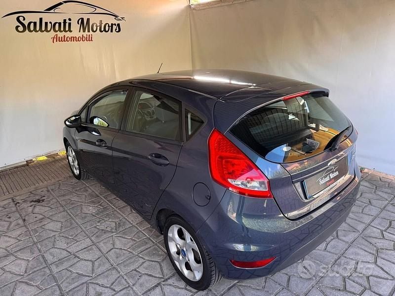 Usata Ford Fiesta Business Edition 70 CV (51 kW) 2012 Grigio Berlina