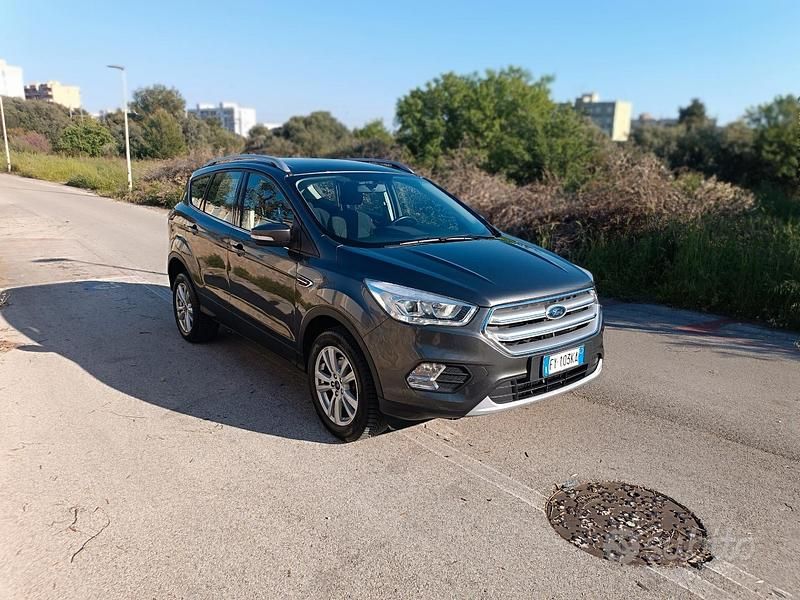 Usata Ford Kuga Business Edition 120 CV (88 kW) 2019 Grigio SUV