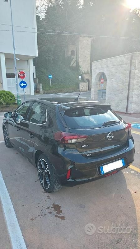 Usata Opel Corsa Elegance 102 CV (75 kW) 2021 Nero Utilitaria