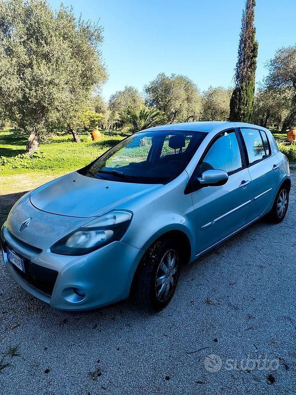 Usata Renault Clio II Dynamique 75 CV (55 kW) 2010 Grigio Berlina