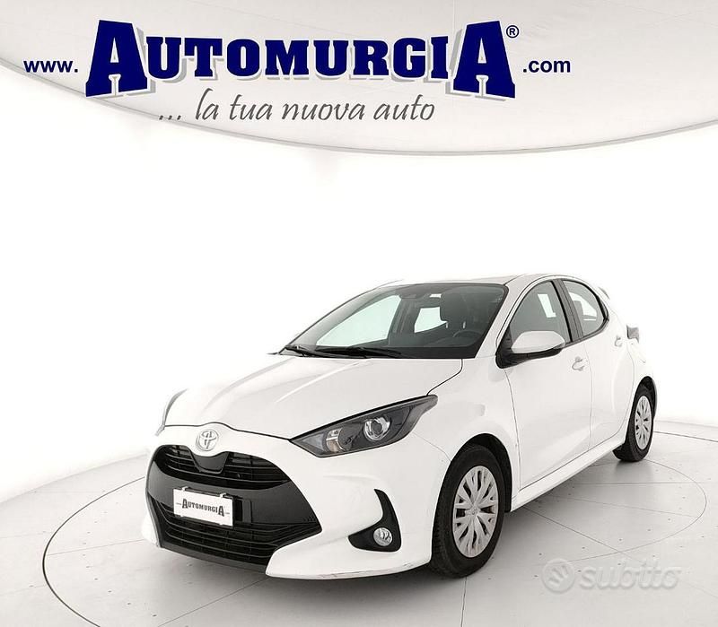 Second-hand Toyota Yaris Active 72 CP (52 kW) 2023 Alb Hatchback