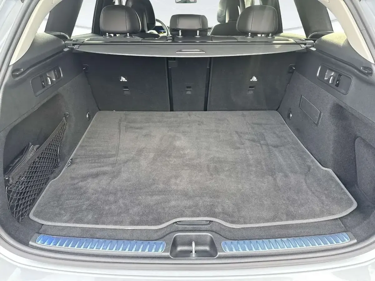 Usata Mercedes GLC220 AMG Line Premium 197 CV (144 kW) 2023 Argento SUV